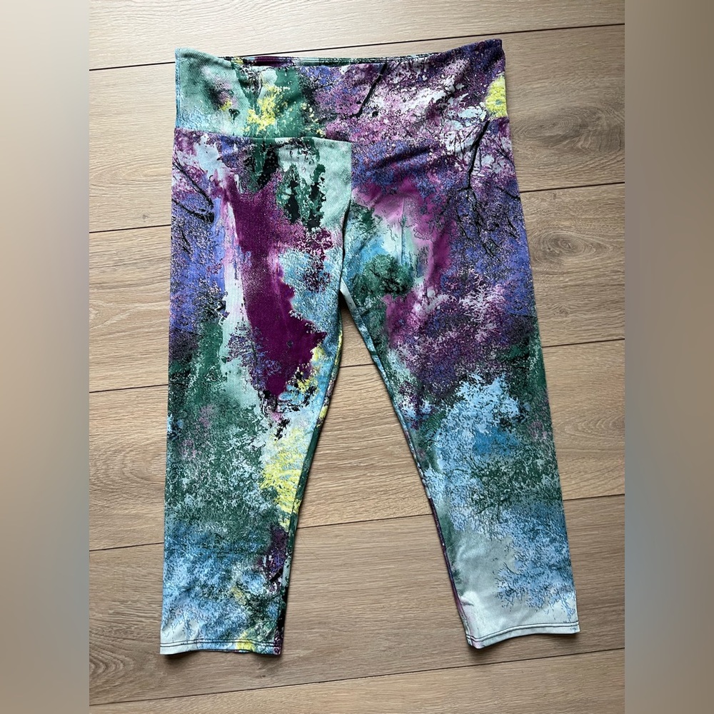 Onzie Size Large Galaxy Print Workout Tights